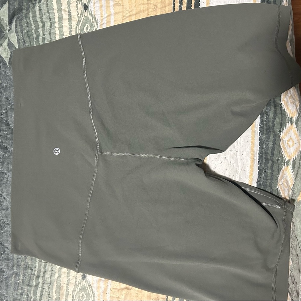 Lululemon Wunder Train biker shorts! Green/gray color.